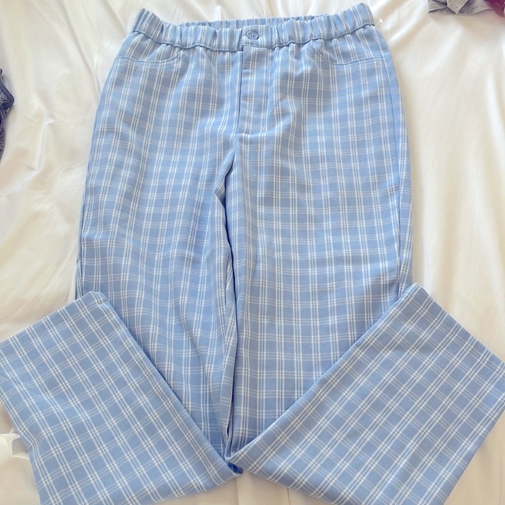 Light blue pants. Full tilt is the brand.